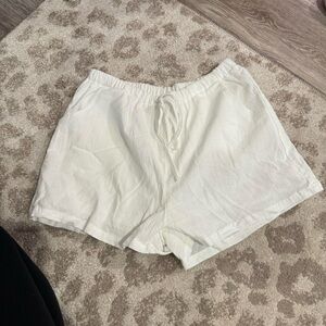 White linen shorts small